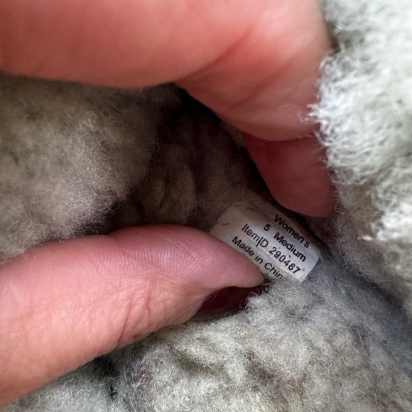 LL BEAN moccasins Women's Medium Size 5 Beige Suede Lamb Fur 290467 - Picture 4 of 4